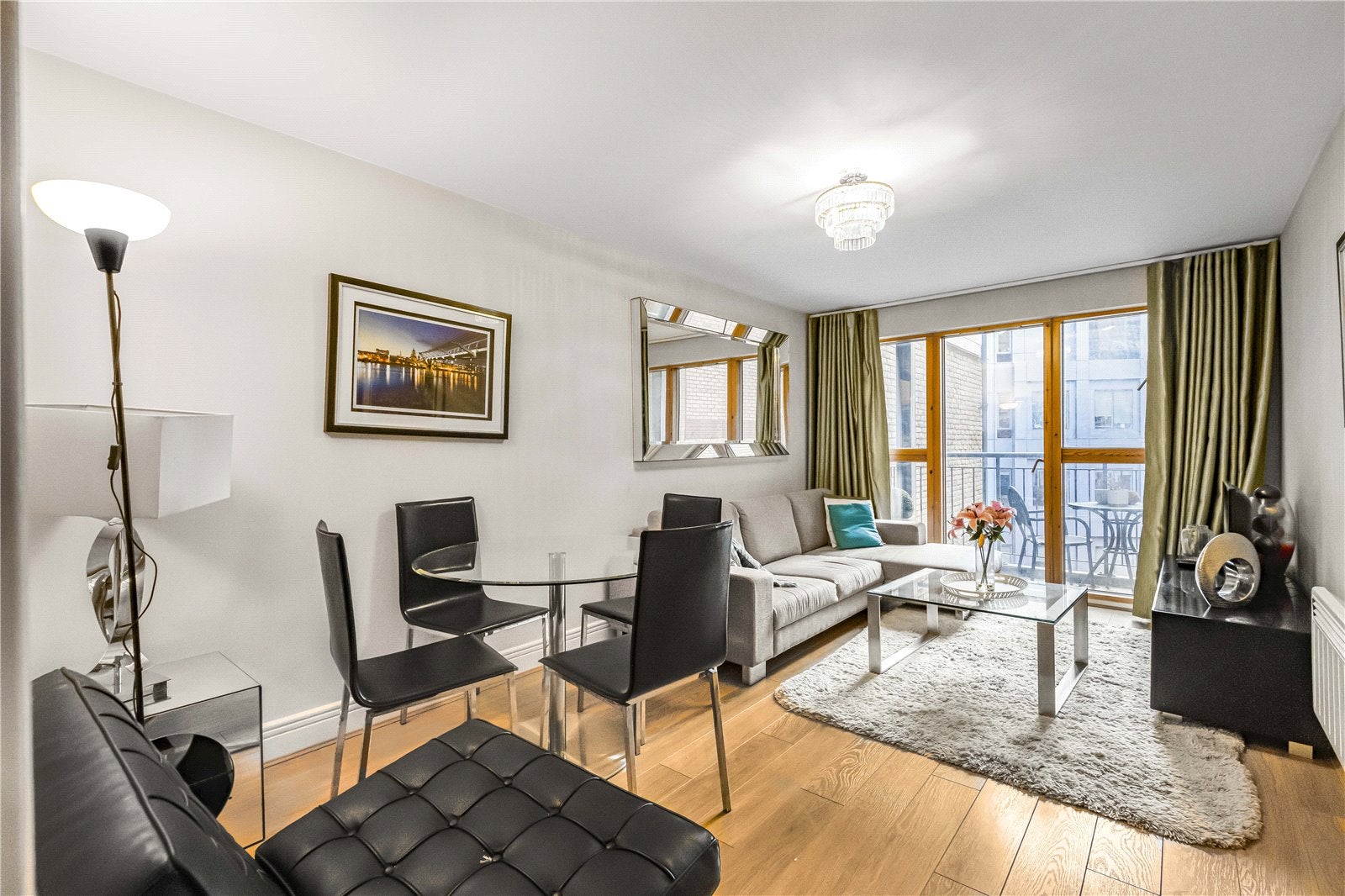 Flat Aldersgate Street in City of London