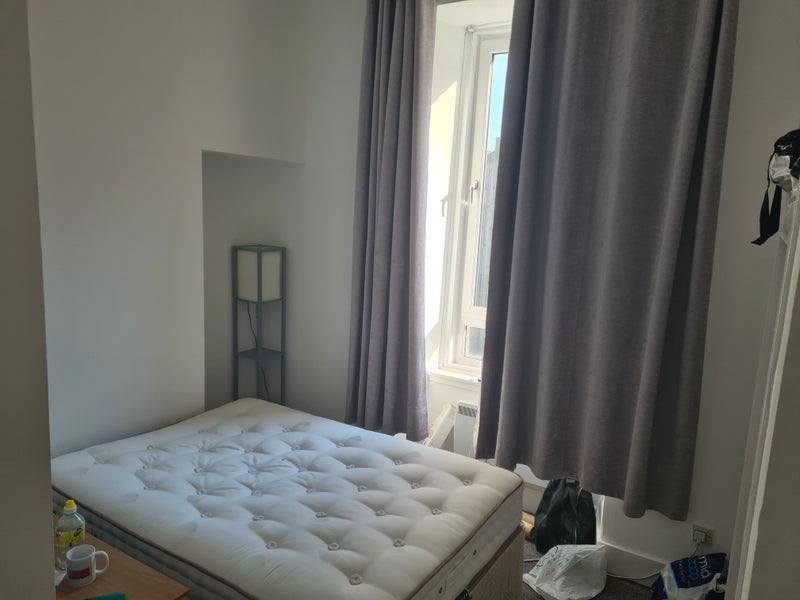 Room Dalmarnock Road in Glasgow