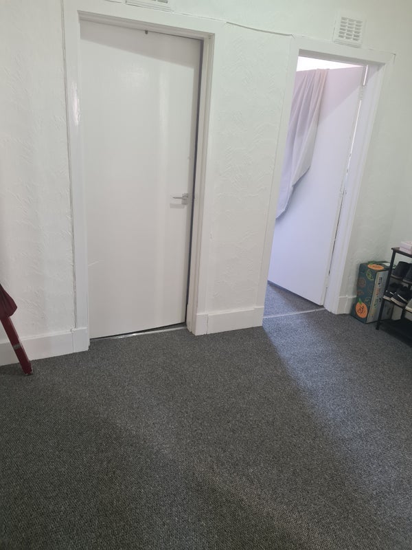 Room Dalmarnock Road in Glasgow