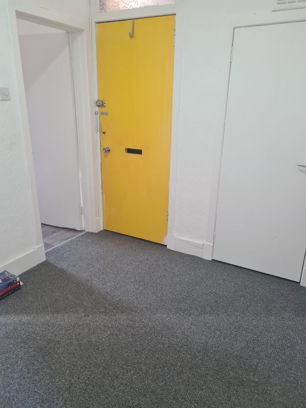 Room Dalmarnock Road in Glasgow