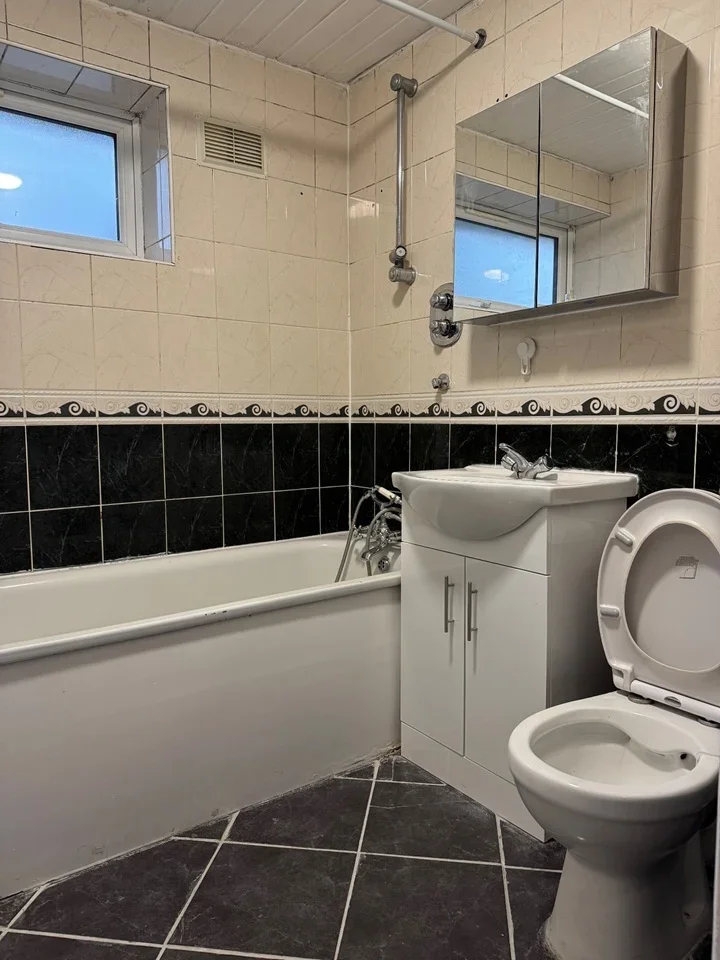 House Channel Close in Greater London