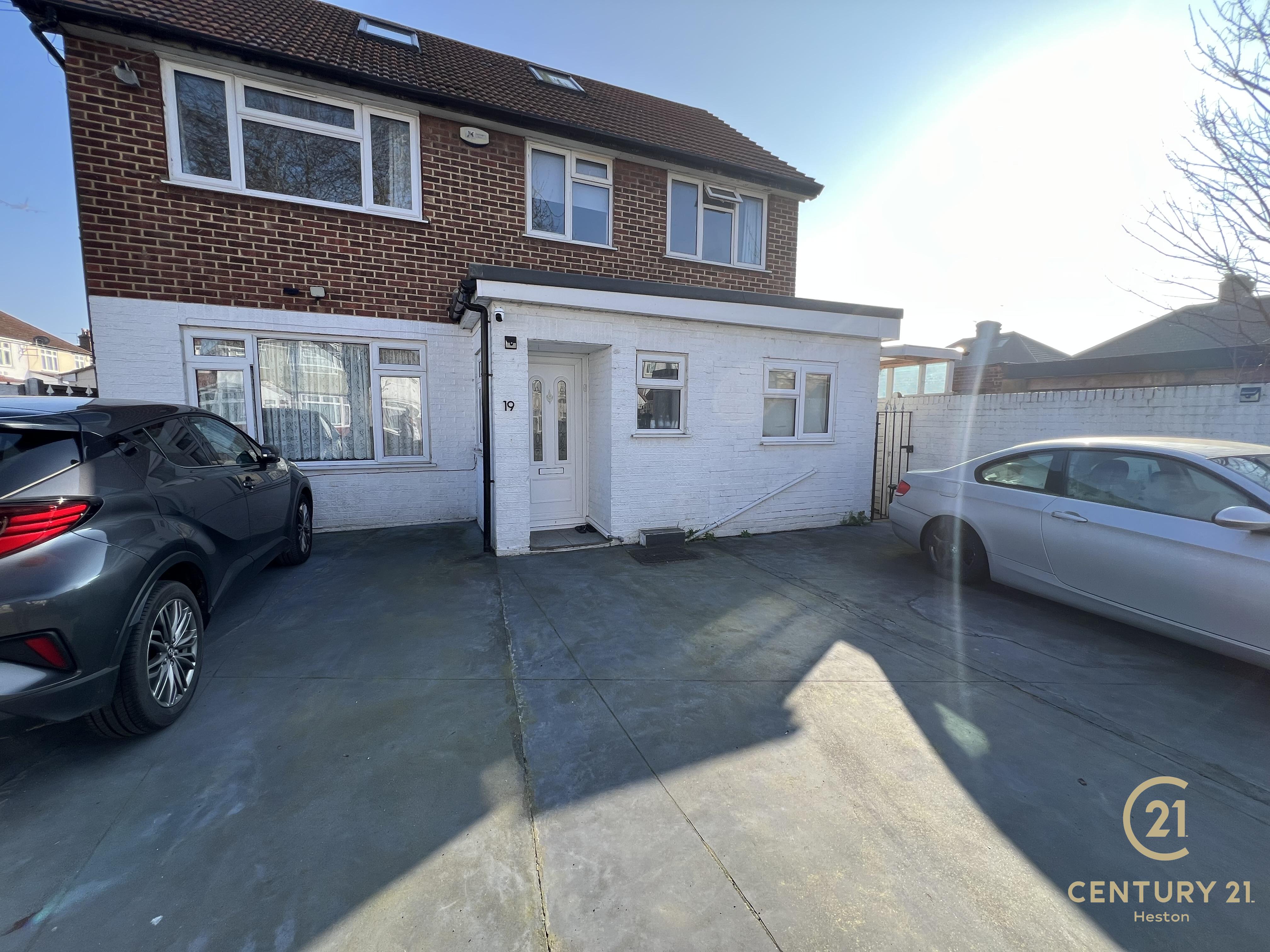 Flat Hinton Avenue in Greater London