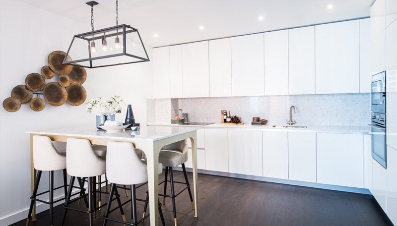 Flat Ponton Road in Greater London
