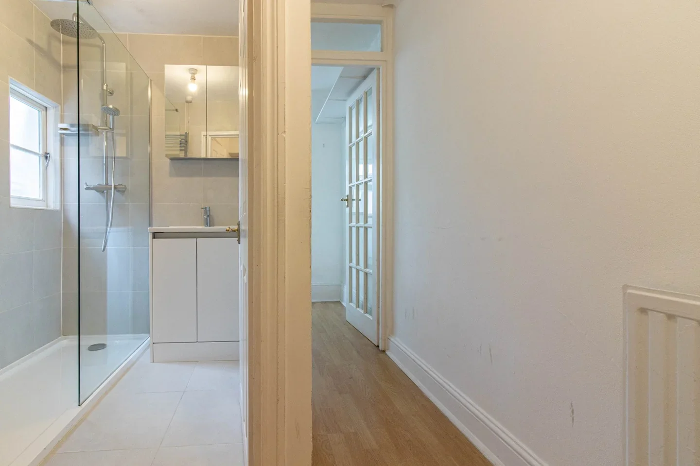 Flat Tredegar Road in Greater London
