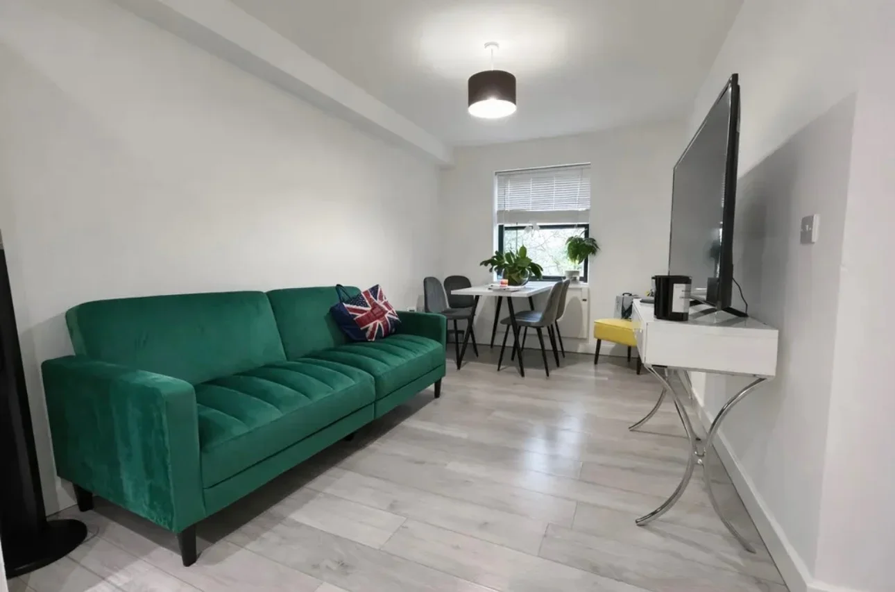Flat Priory Avenue in High Wycombe