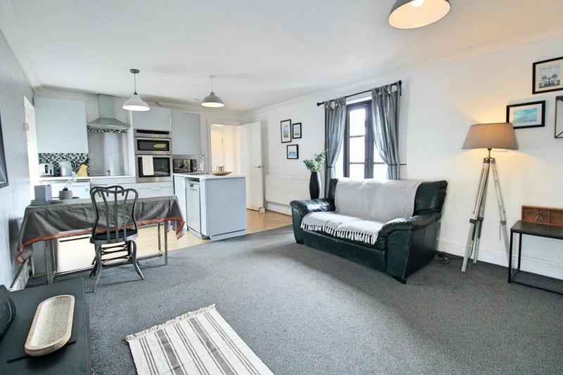 Flat Salop Street in Penarth