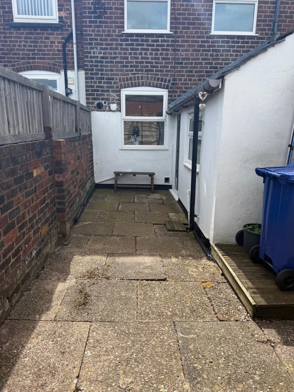 Room Edensor Street in Newcastle-under-Lyme