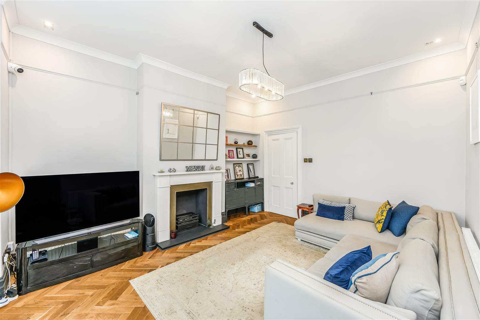 Flat Lansdowne Road in Greater London