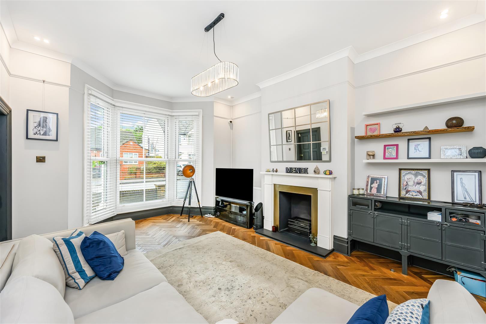 Flat Lansdowne Road in Greater London