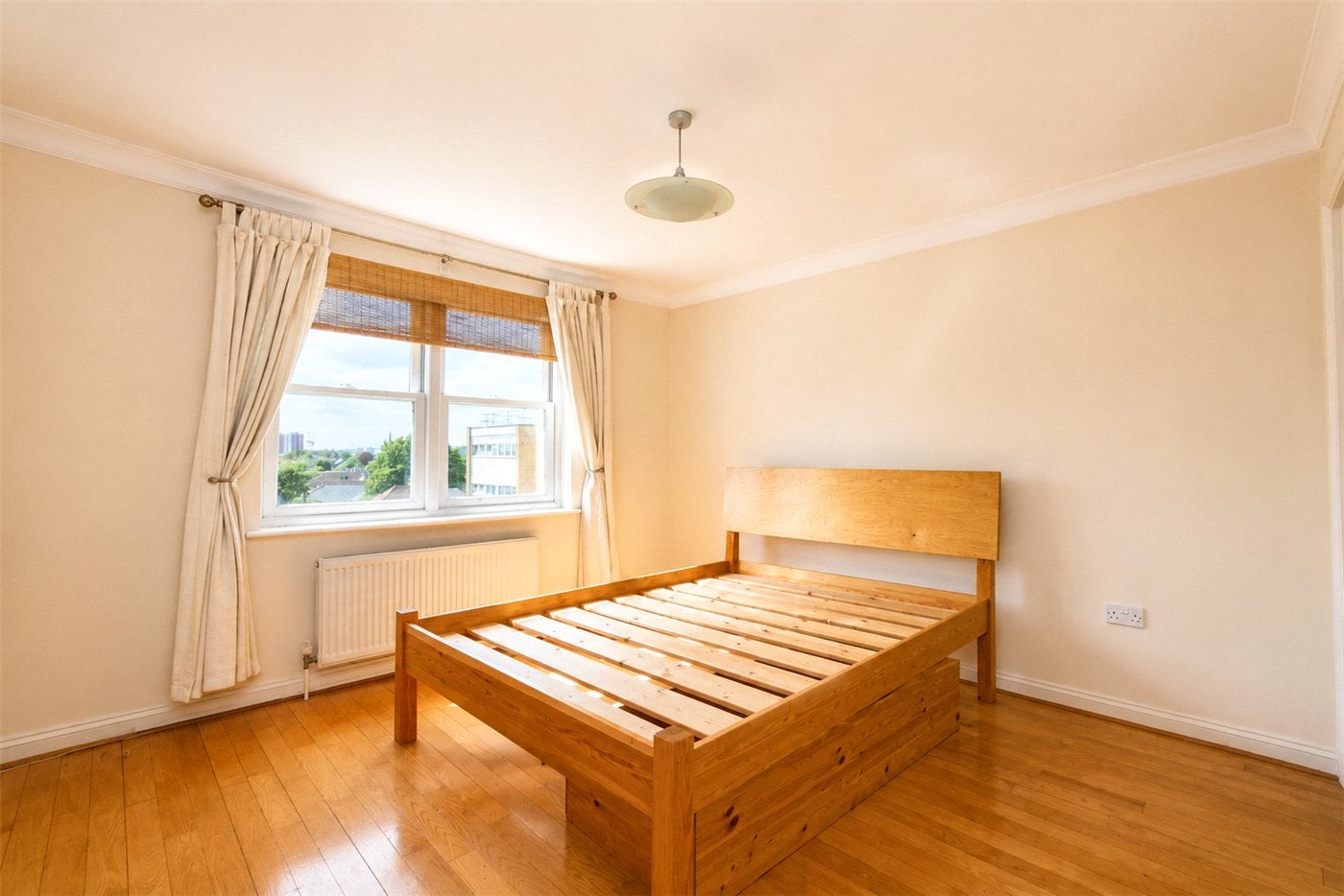 Flat Belmont Hill in Greater London