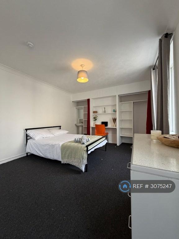 Room South View Place in Bournemouth