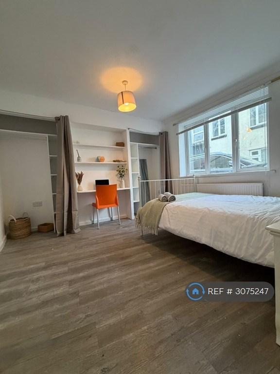 Room South View Place in Bournemouth