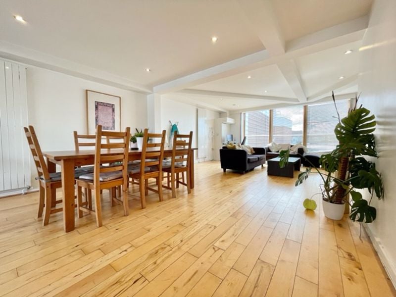 Flat Gibbons Rents in Greater London