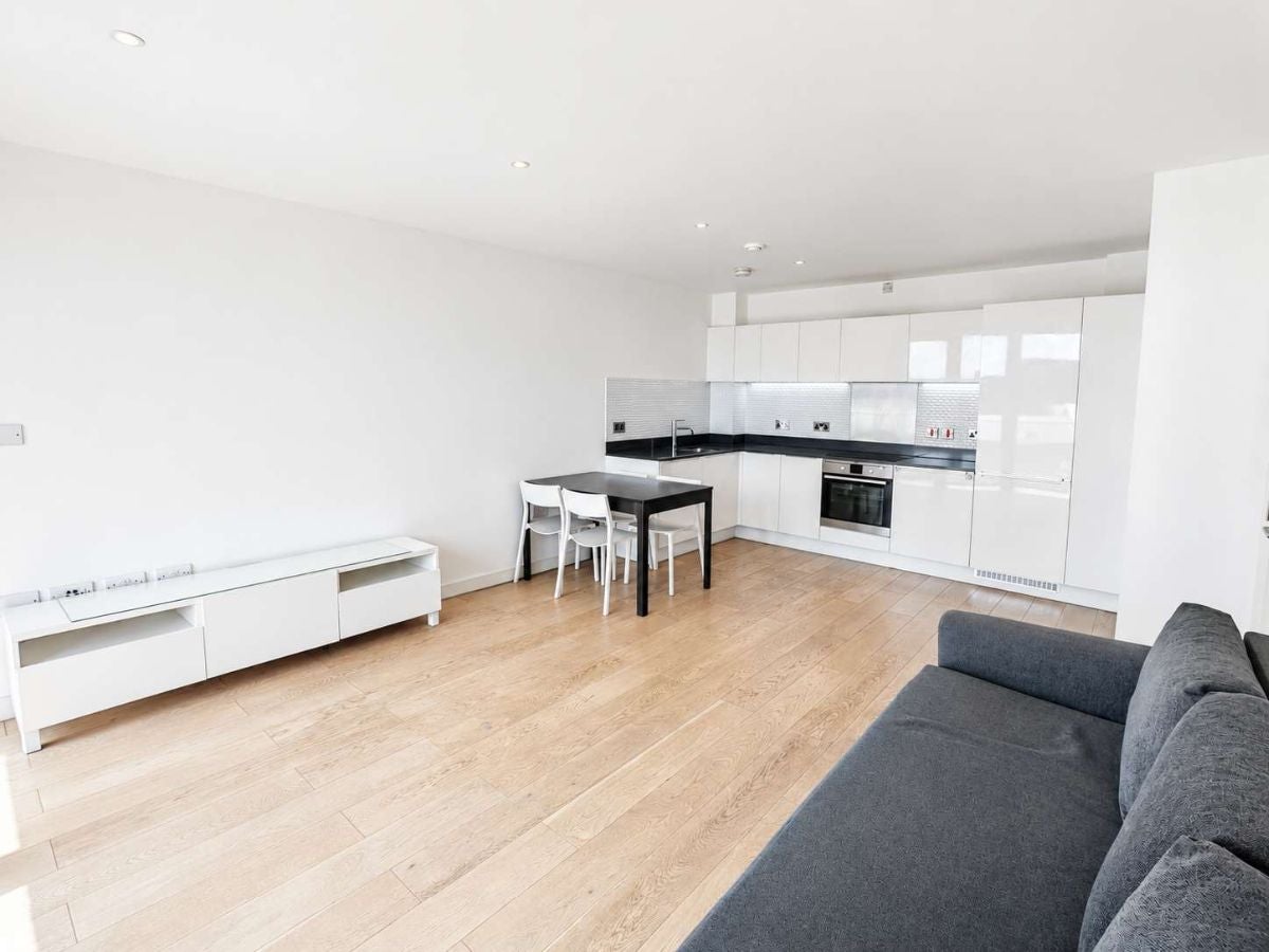 Flat Capitol Way in Greater London