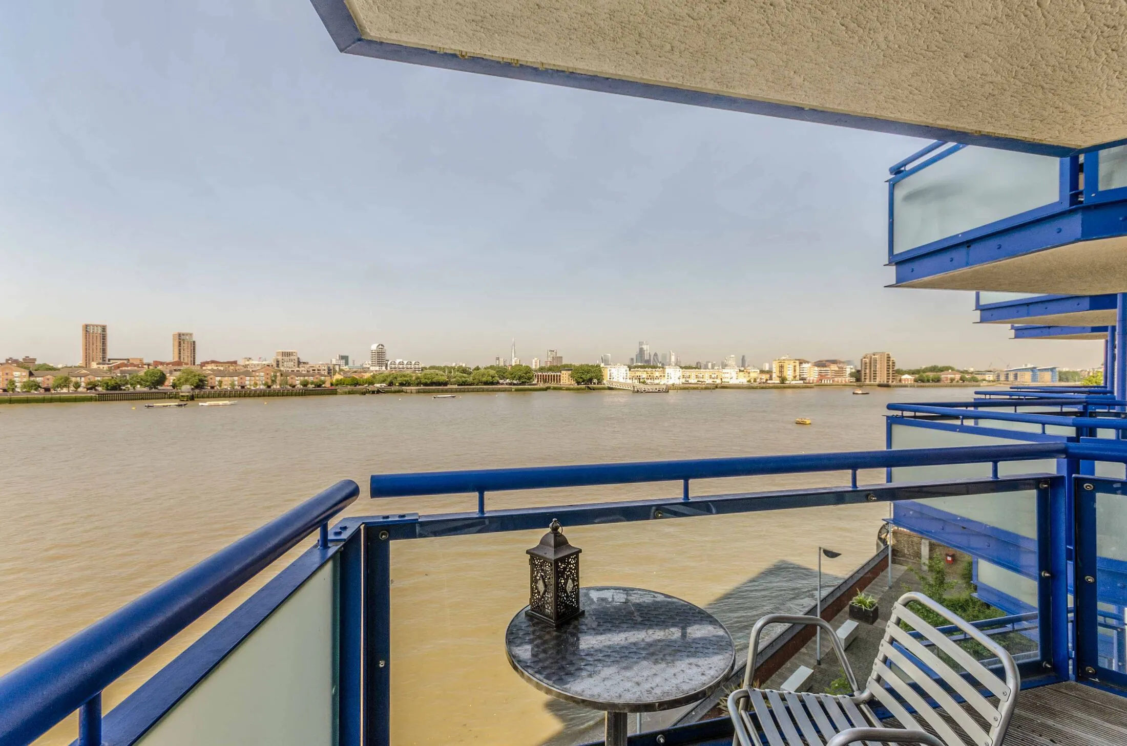 Flat Newton Place in Greater London