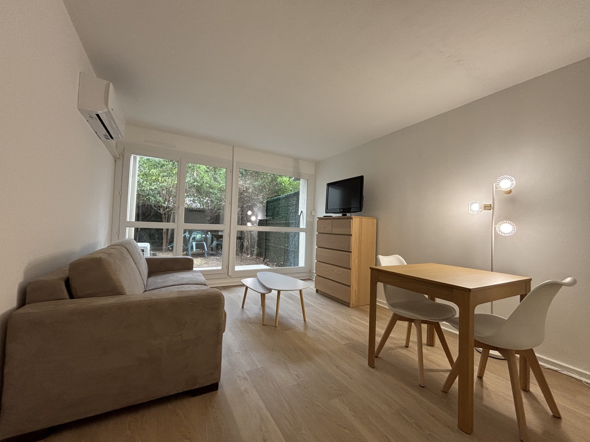 Flat Rue Fernand Pelloutier in Nîmes