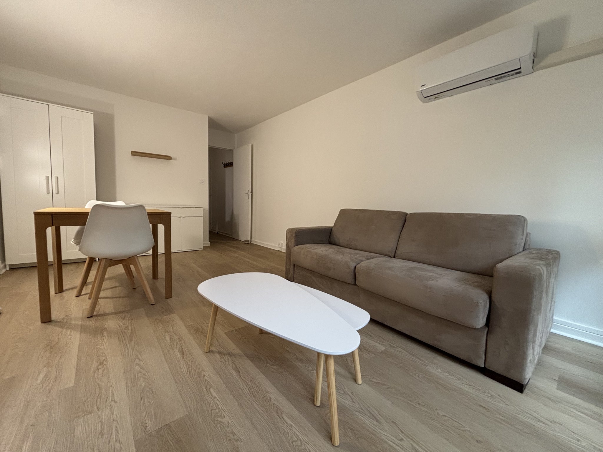 Flat Rue Fernand Pelloutier in Nîmes