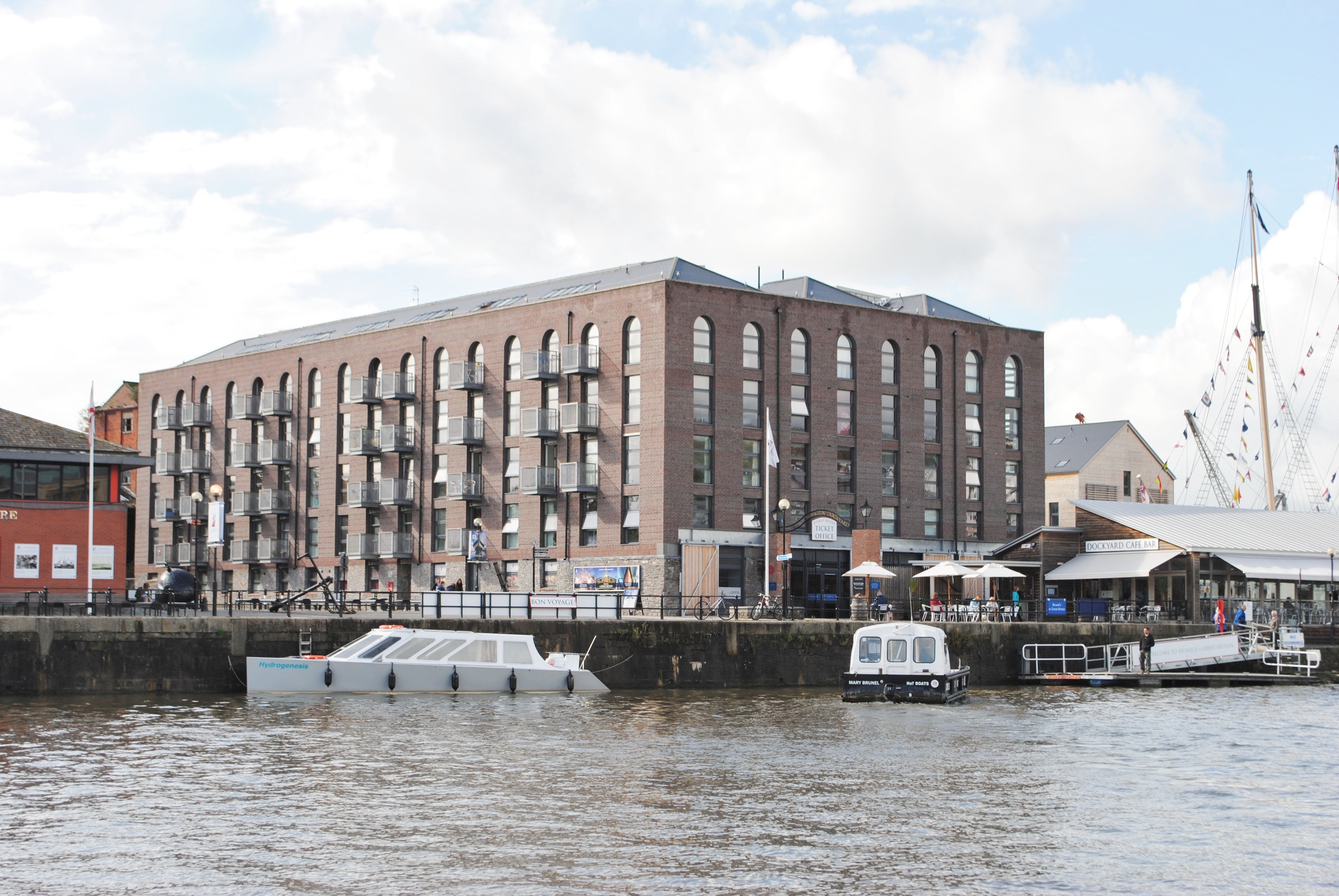 Flat Gas Ferry Road in Bristol