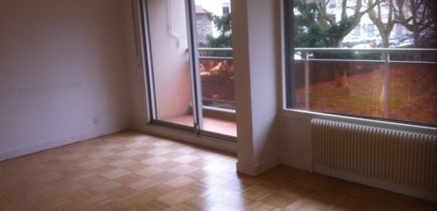 Flat Rue Jean Broquin in Lyon