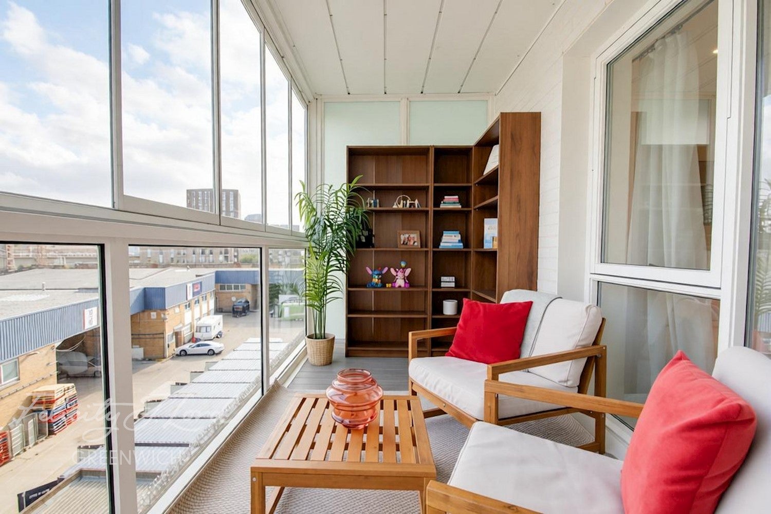 Flat Creekside in Greater London