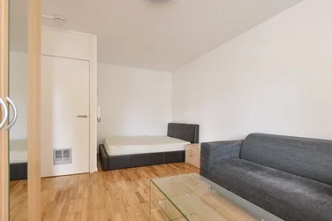 Flat Nightingale Lane in Greater London