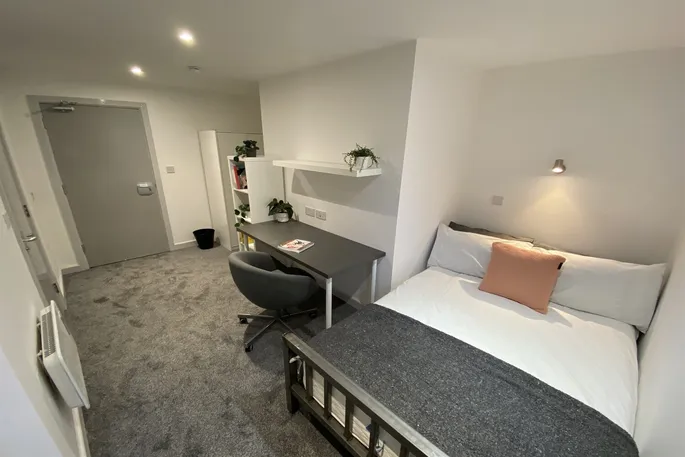 Room Waverley Avenue in Broxtowe