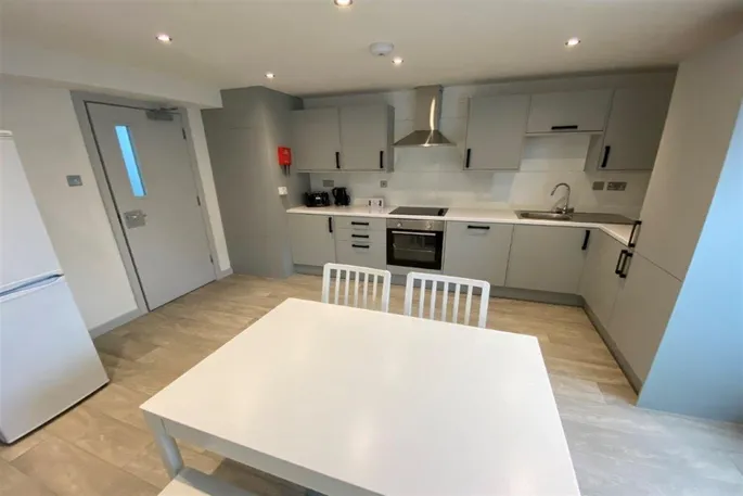 Room Waverley Avenue in Broxtowe