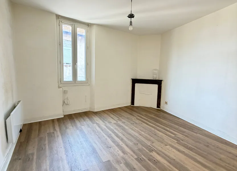 Room Rue Pierre Doize in Marseille