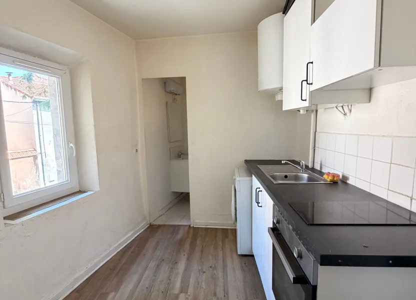 Room Rue Pierre Doize in Marseille