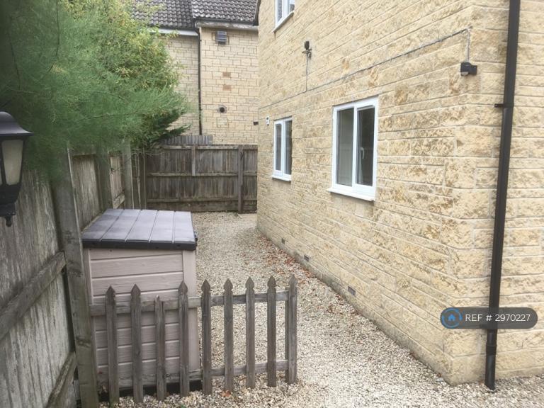 Flat Bowling Green Road in Cotswold District