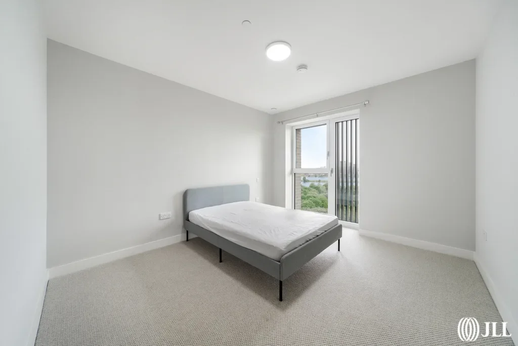 Flat Hale Wharf in Greater London