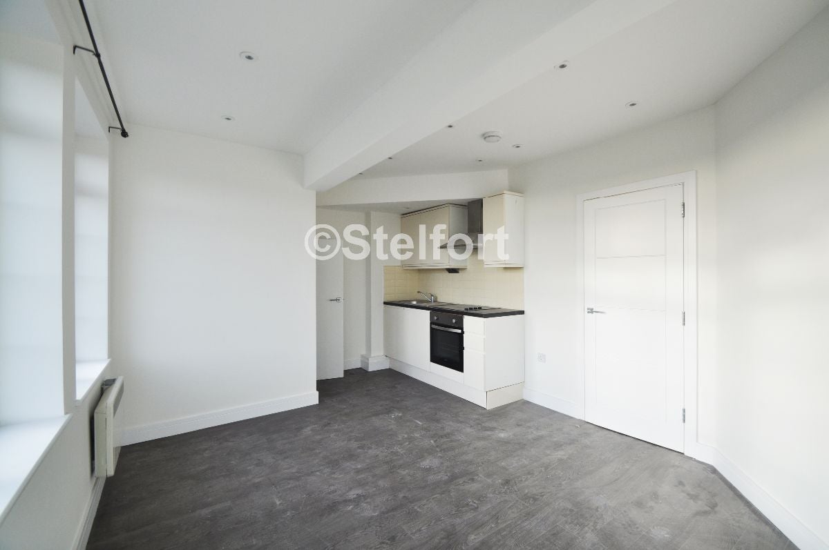 Flat Mottingham Road in Greater London