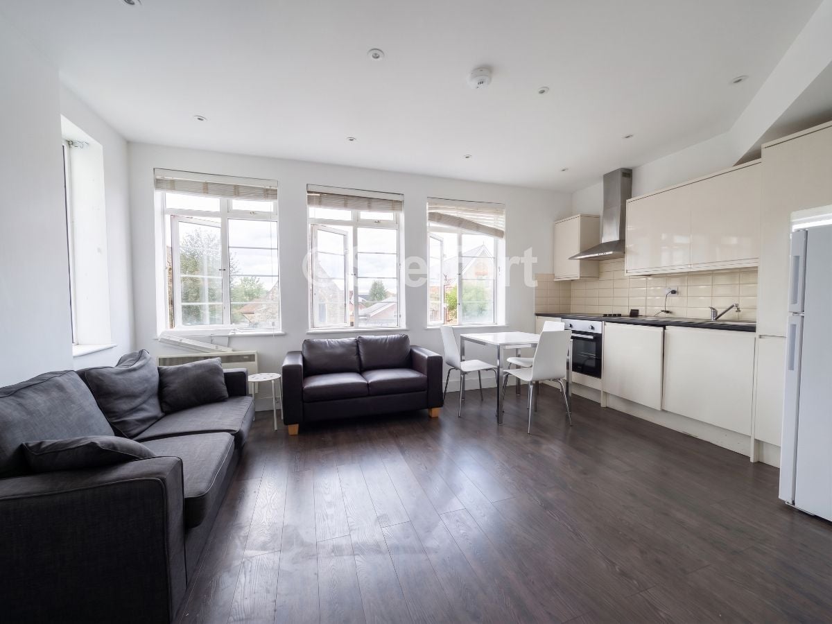 Flat Mottingham Road in Greater London
