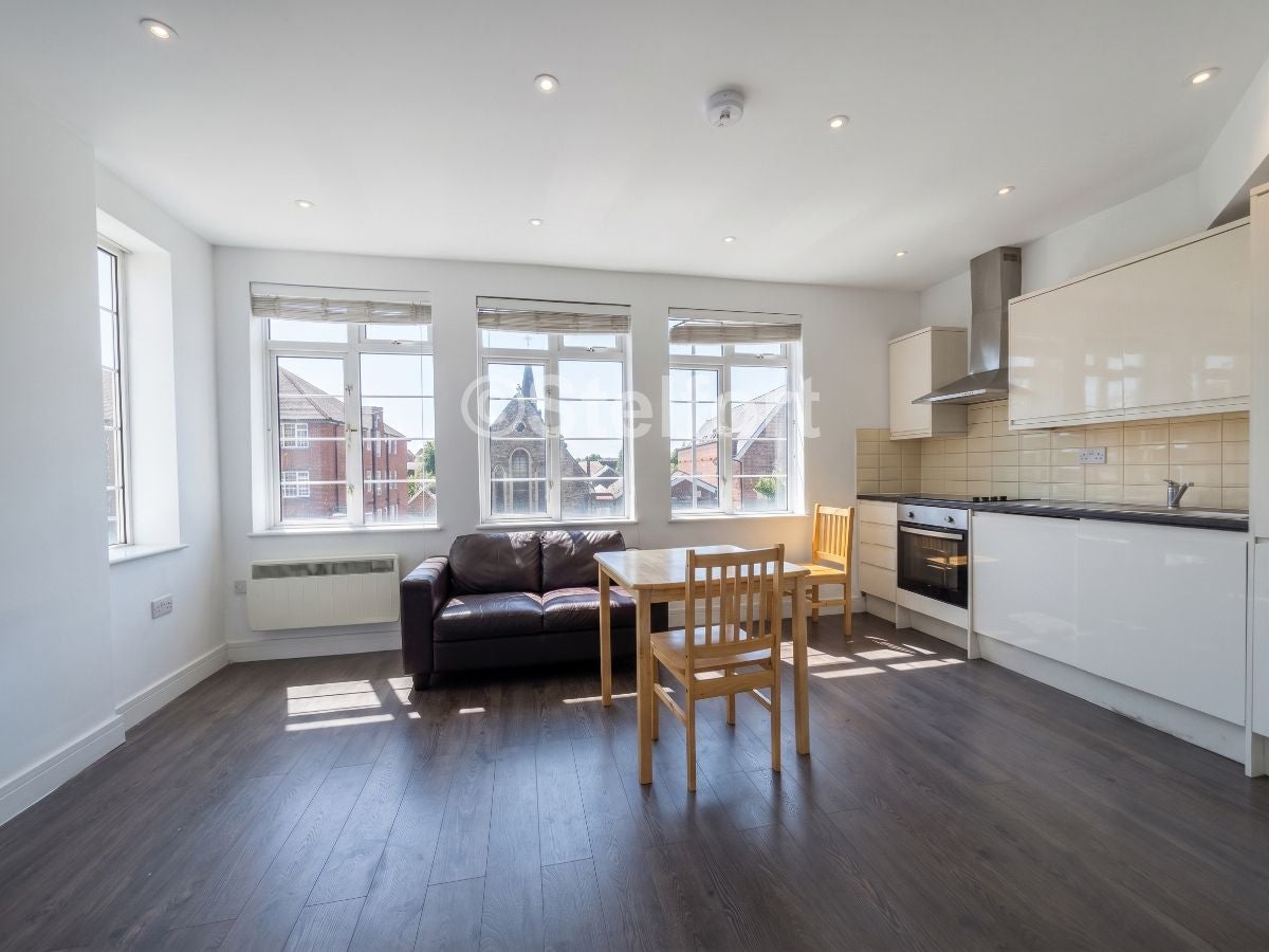 Flat Mottingham Road in Greater London