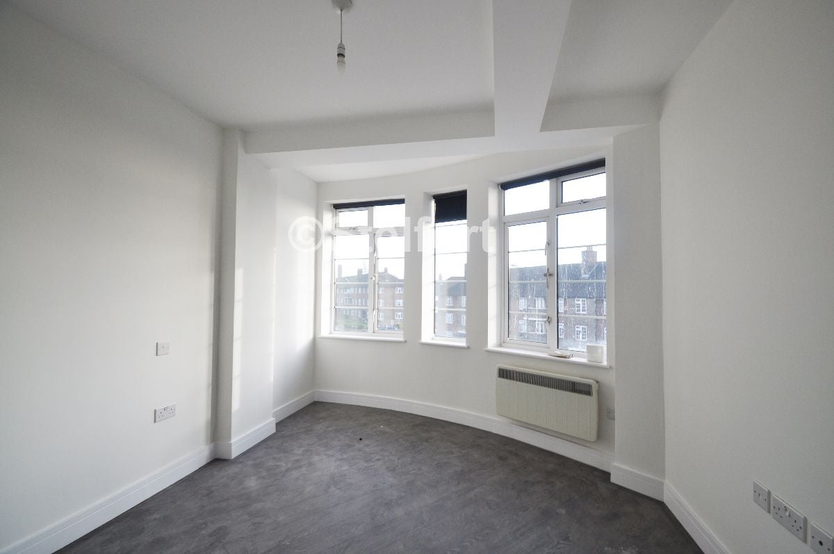 Flat Mottingham Road in Greater London