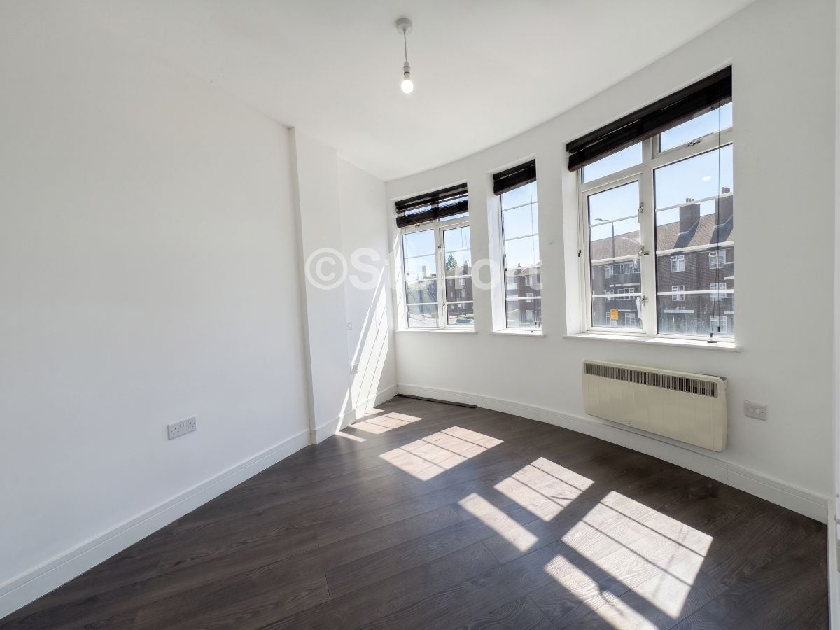 Flat Mottingham Road in Greater London