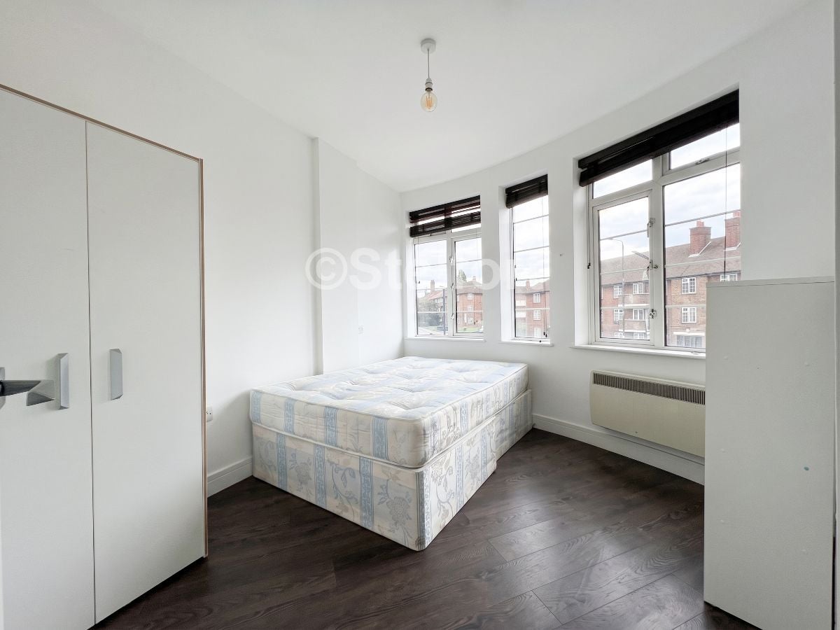 Flat Mottingham Road in Greater London