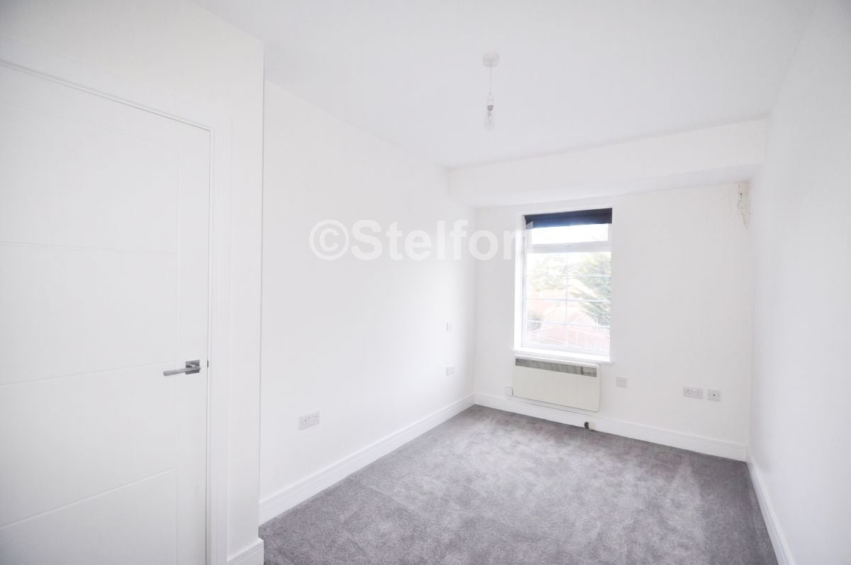 Flat Mottingham Road in Greater London