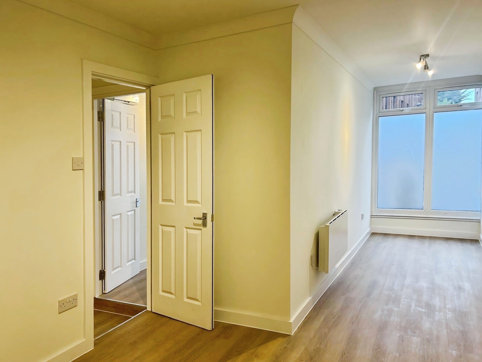 Flat Peterborough Road in Greater London
