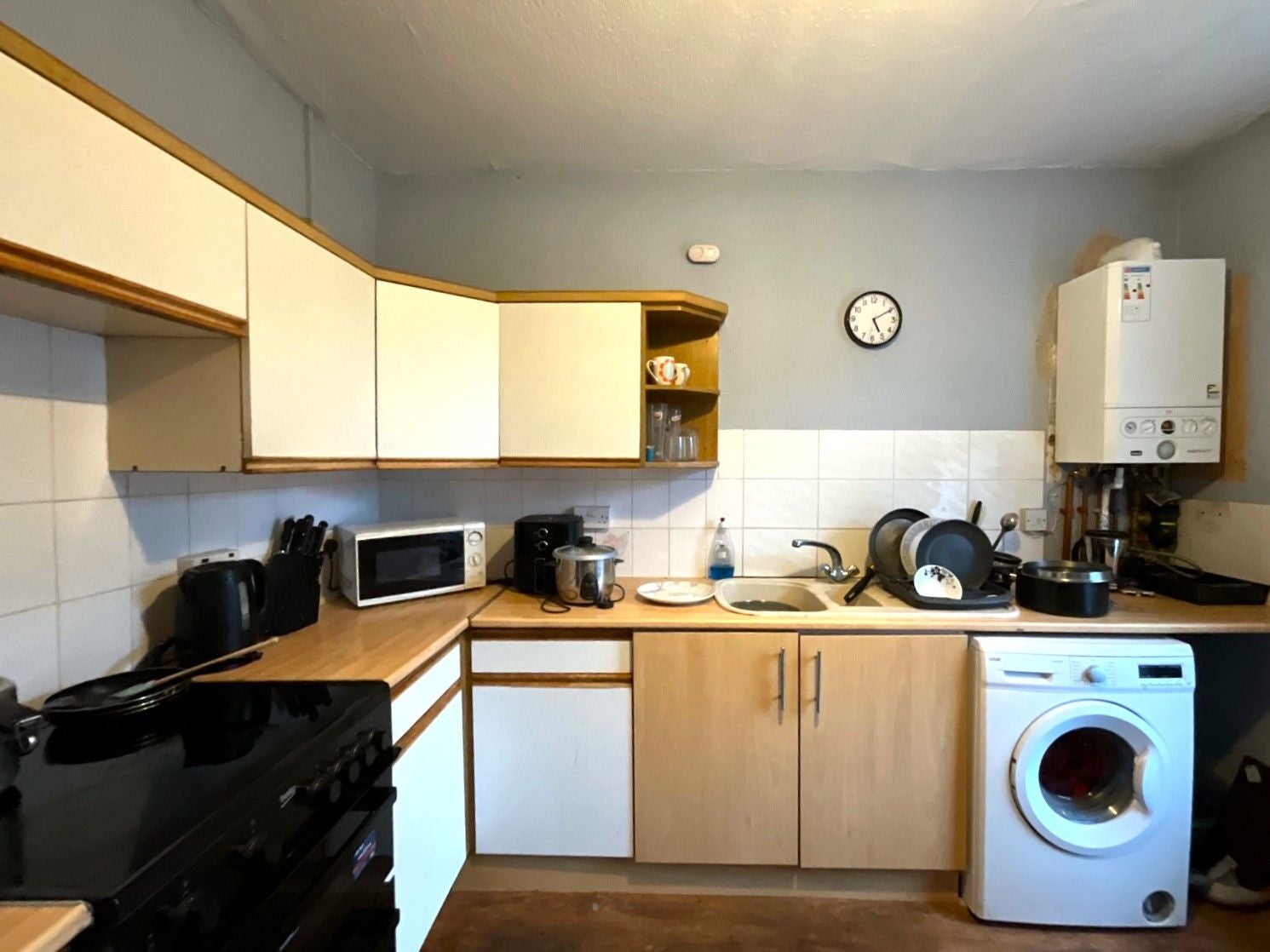 Room St Vincent Avenue in Doncaster