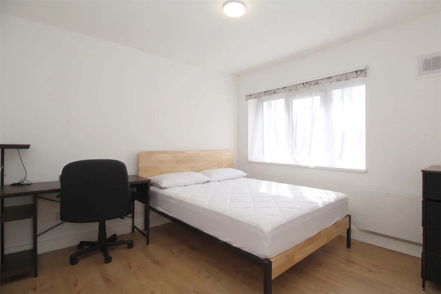 Room Wordsworth Road in Charnwood