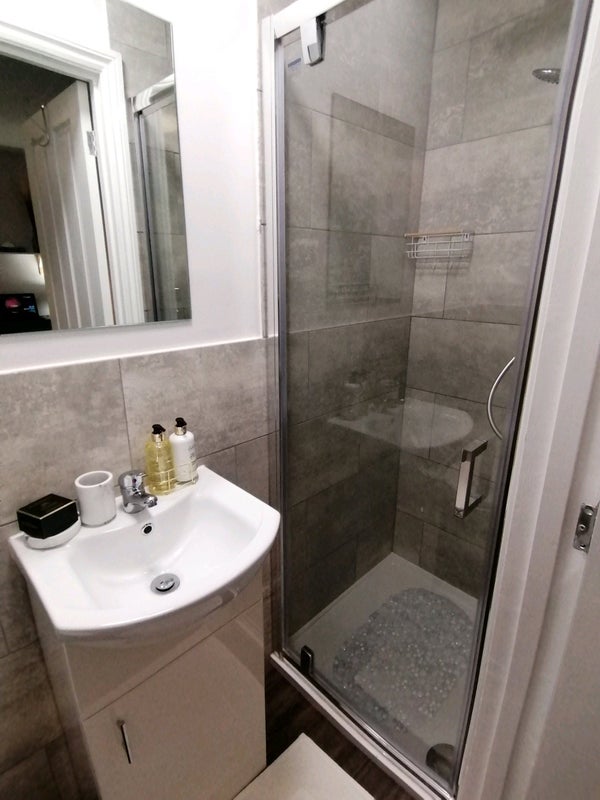 Room Humber Avenue in Coventry