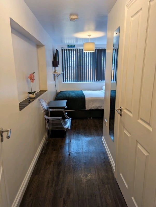 Room Humber Avenue in Coventry
