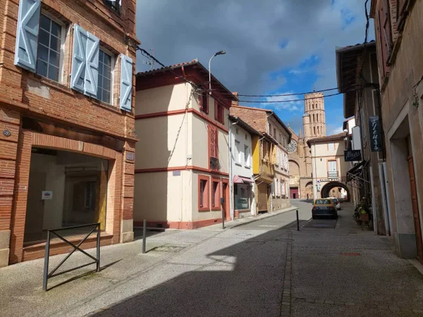 Chambre Place de la Halle à Montesquieu-Volvestre