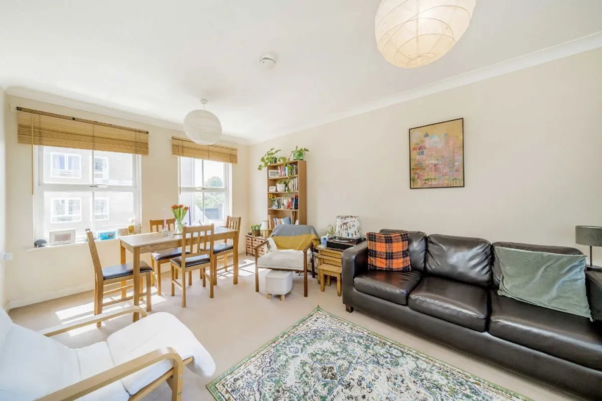 Flat Streatham High Road in Greater London