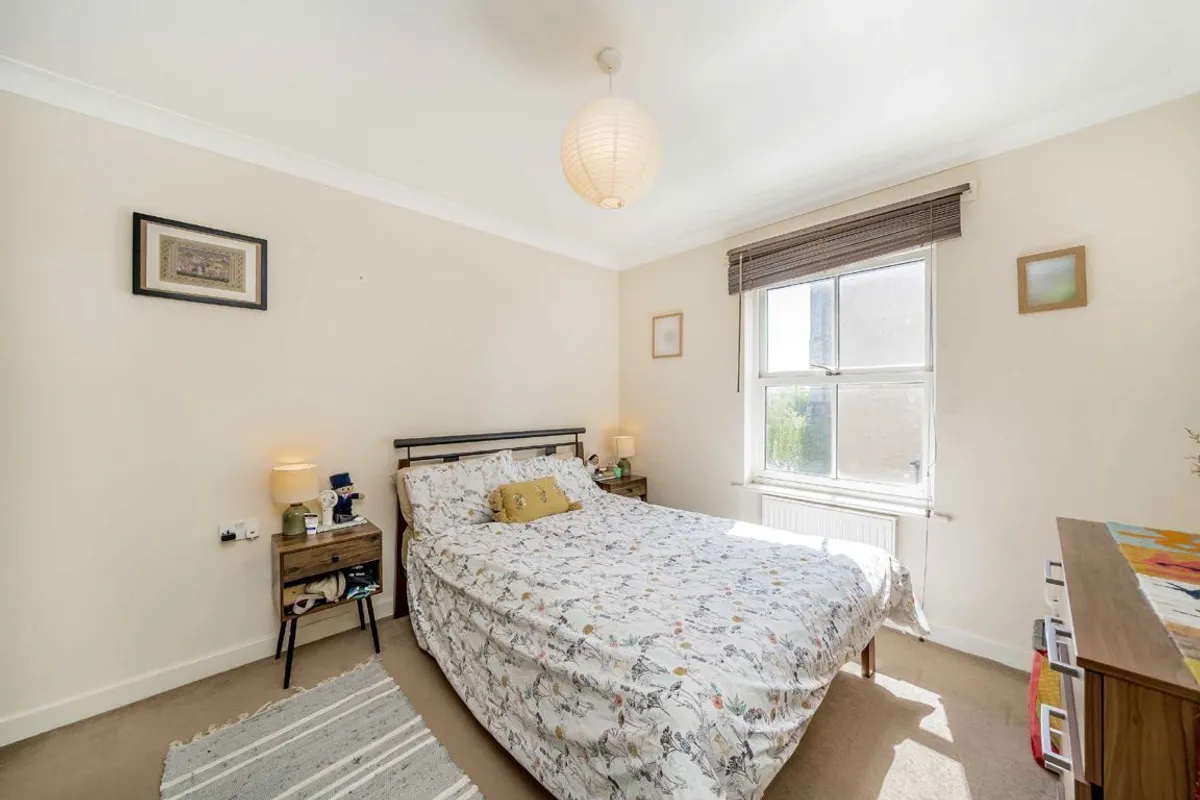 Flat Streatham High Road in Greater London