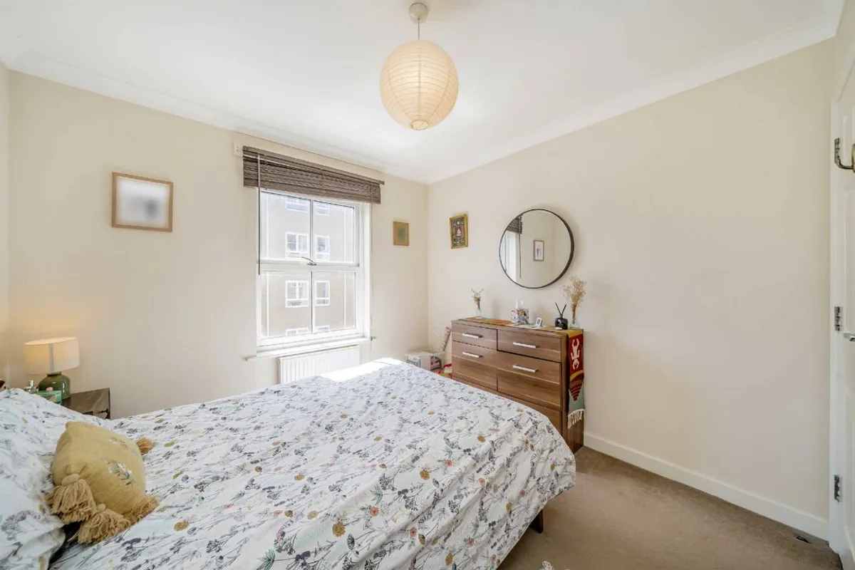 Flat Streatham High Road in Greater London