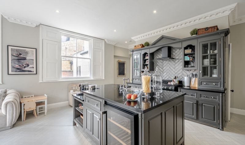Flat Leeds Road in Harrogate