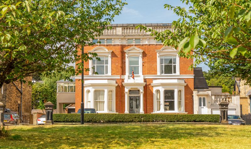 Flat Leeds Road in Harrogate