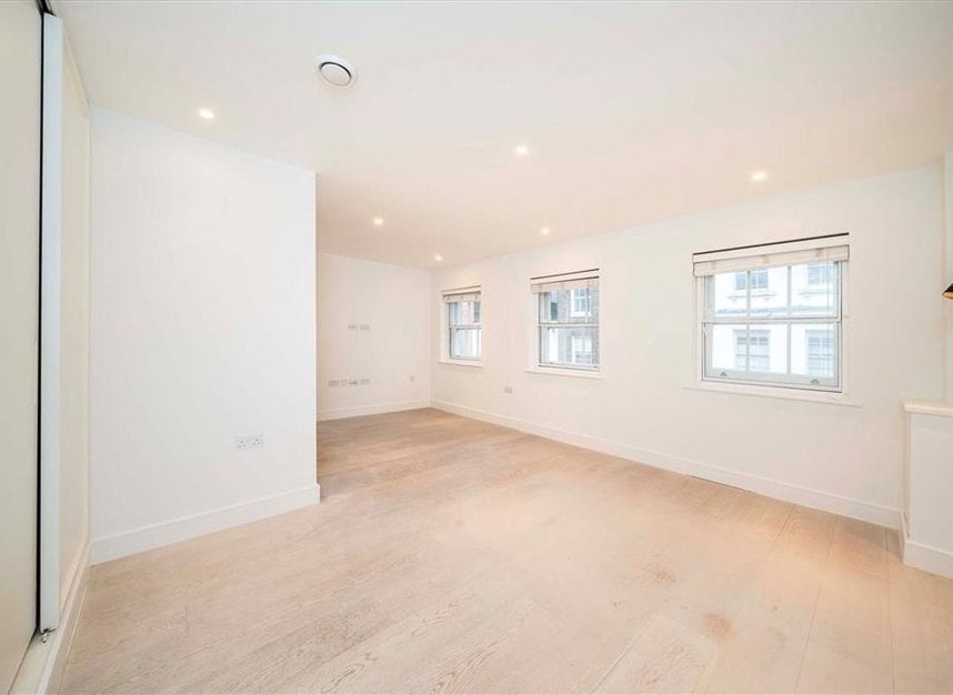 Flat Gerrard Street in City of Westminster